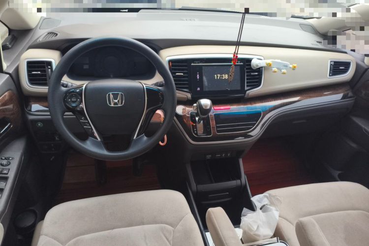 Used Honda Odyssey 2015 Revised Version 2.4L Comfort Edition Center Console