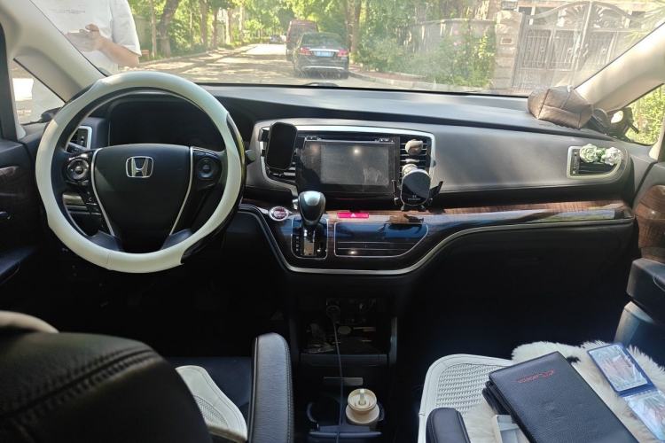 Used Honda Odyssey 2015 Updated Version 2.4L Smart Edition Center Console