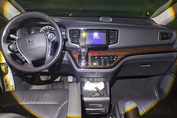 Used Honda Odyssey 2015 Updated Version 2.4L Smart Edition Center Console