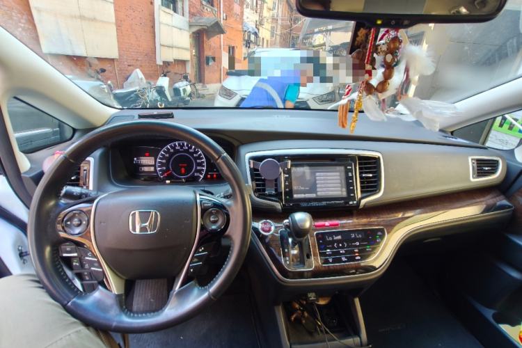 Used Honda Odyssey 2015 2.4L Supreme Edition Center Console