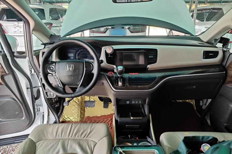 Used Honda Odyssey 2015 Revised 2.4L Luxury Edition Center Console