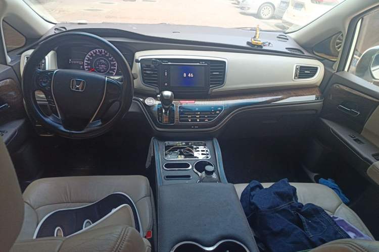 Used Honda Odyssey 2015 Revised 2.4L Luxury Edition Center Console