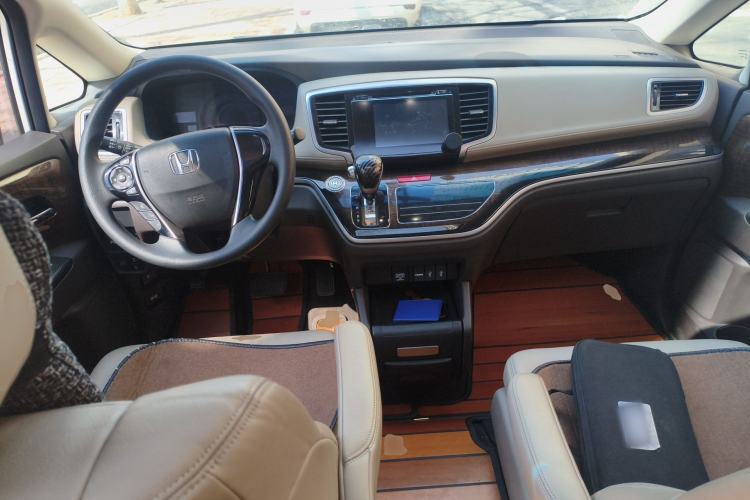 Used Honda Odyssey 2015 Revised 2.4L Luxury Edition Center Console