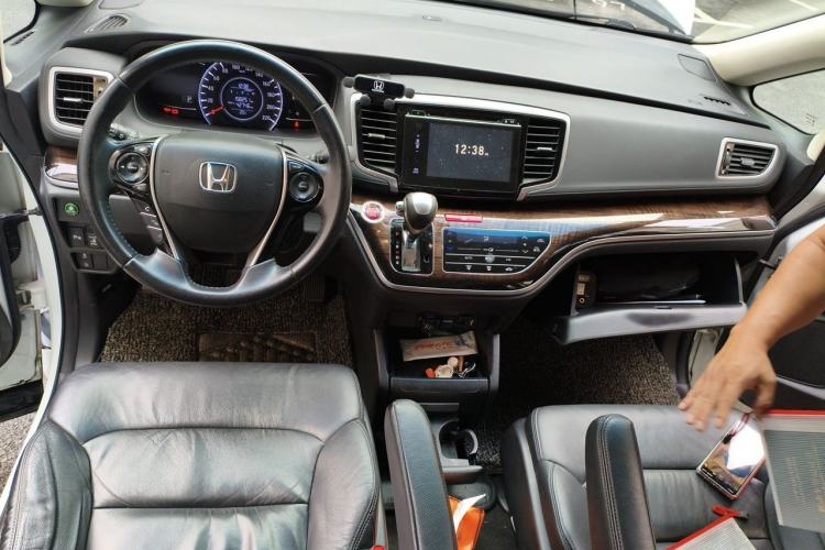 Used Honda Odyssey 2015 Updated Version 2.4L Smart Edition Center Console