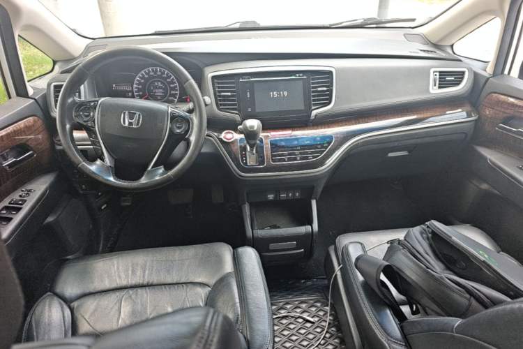 Used Honda Odyssey 2015 2.4L Smart Edition Center Console
