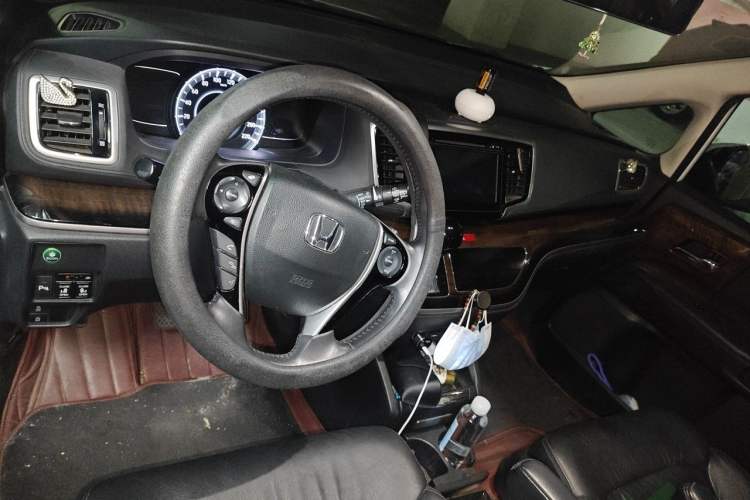 Used Honda Odyssey 2015 Revised 2.4L Luxury Edition Center Console