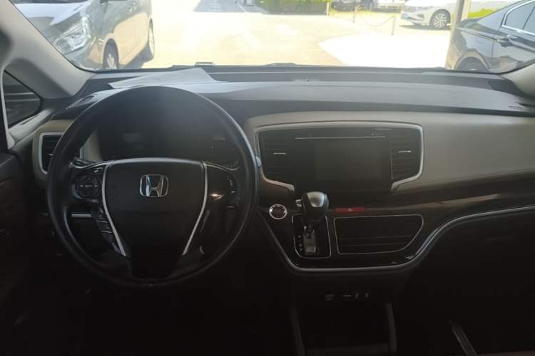Used Honda Odyssey 2015 Revised 2.4L Luxury Edition Center Console