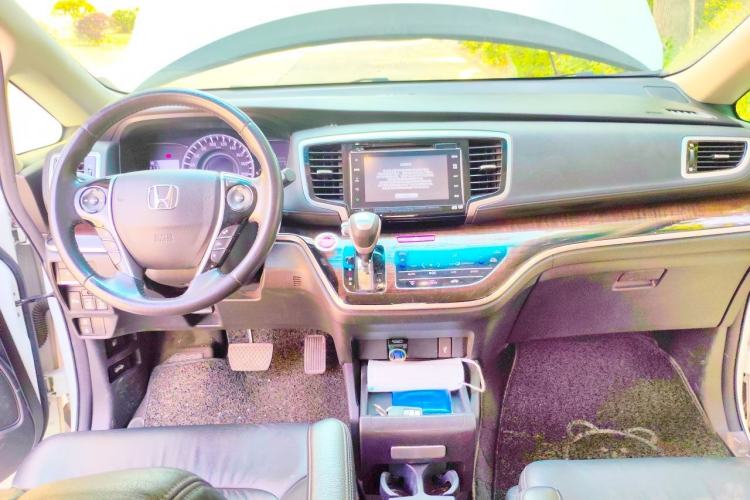 Used Honda Odyssey 2015 Revised Version 2.4L Supreme Edition Center Console