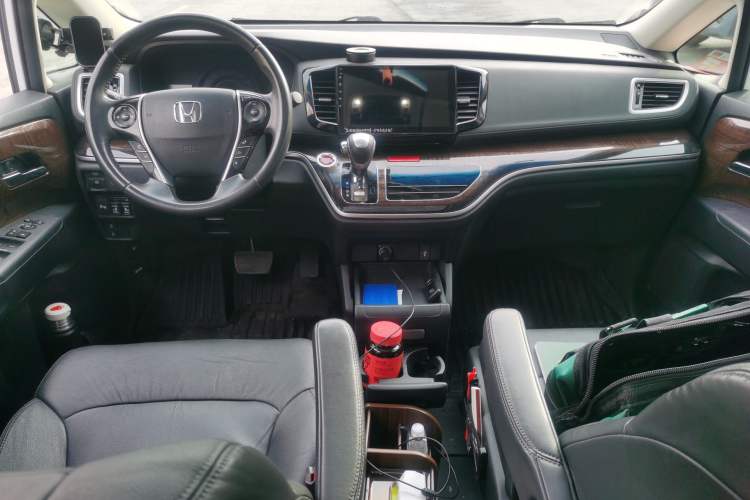 Used Honda Odyssey 2015 Revised Version 2.4L Supreme Edition Center Console