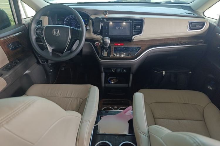Used Honda Odyssey 2015 Revised 2.4L Luxury Edition Center Console