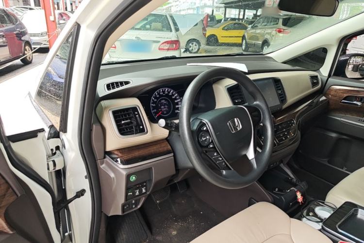 Used Honda Odyssey 2015 Revised 2.4L Luxury Edition Center Console