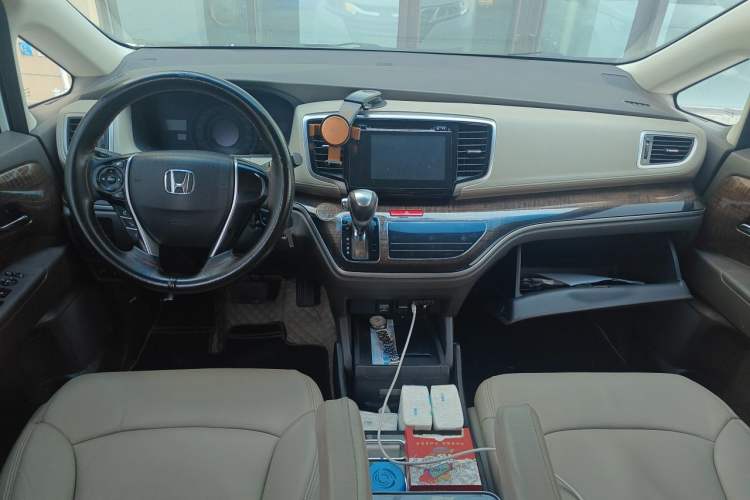 Used Honda Odyssey 2015 2.4L Comfort Edition Center Console