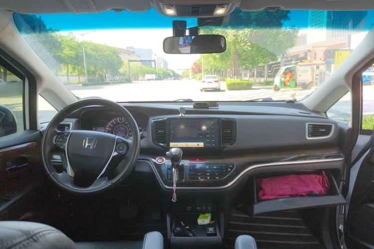 Used Honda Odyssey 2015 2.4L Smart Edition Center Console