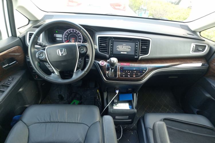 Used Honda Odyssey 2015 Revised Version 2.4L Supreme Edition Center Console