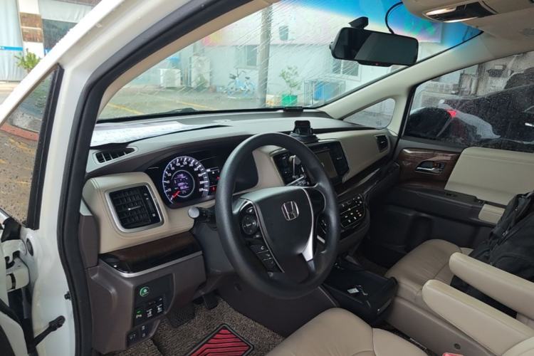 Used Honda Odyssey 2015 Revised 2.4L Luxury Edition Center Console