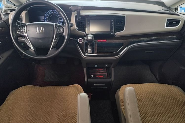 Used Honda Odyssey 2015 Revised Version 2.4L Supreme Edition Center Console