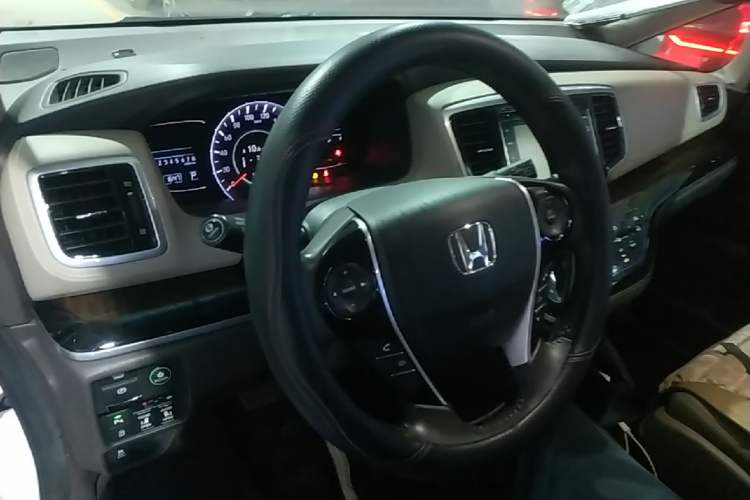 Used Honda Odyssey 2015 2.4L Supreme Edition Center Console