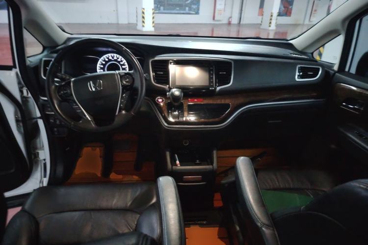Used Honda Odyssey 2015 Revised Version 2.4L Supreme Edition Center Console