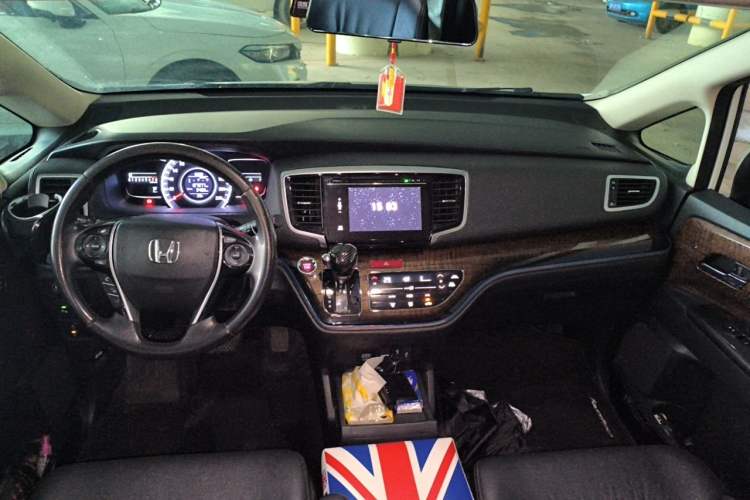 Used Honda Odyssey 2015 Updated Version 2.4L Smart Edition Center Console