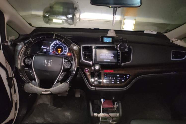 Used Honda Odyssey 2015 2.4L Supreme Edition Center Console