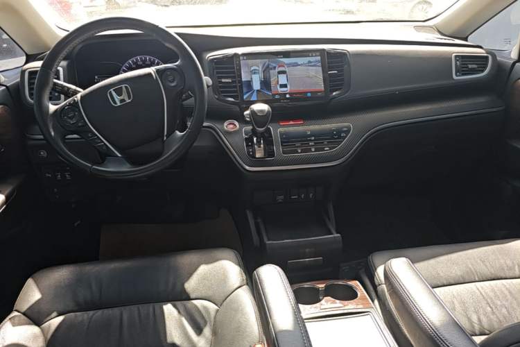 Used Honda Odyssey 2015 Updated Version 2.4L Smart Edition Center Console