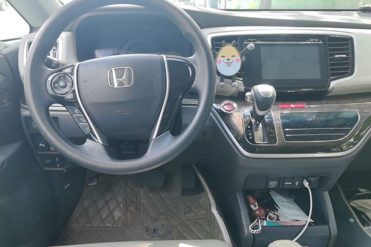 Used Honda Odyssey 2015 Revised 2.4L Luxury Edition Center Console