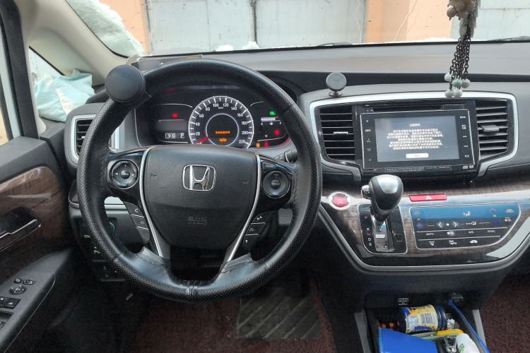 Used Honda Odyssey 2015 Revised Version 2.4L Supreme Edition Center Console