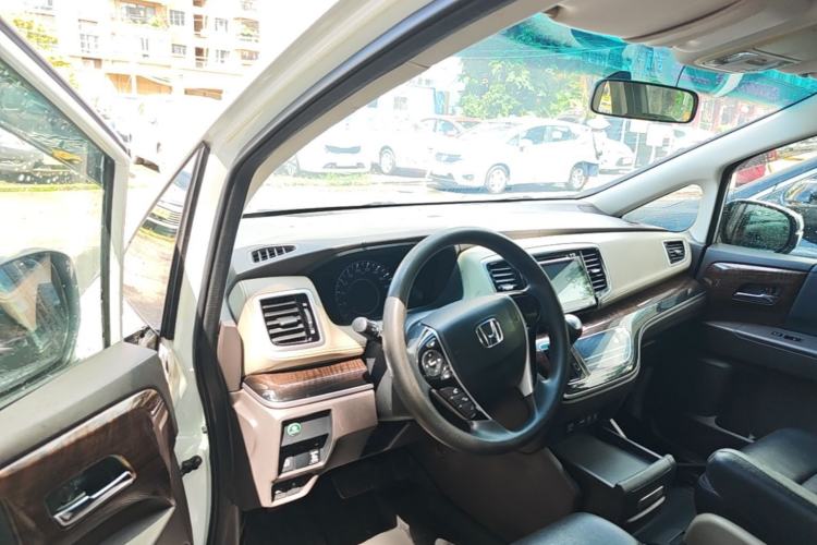 Used Honda Odyssey 2015 2.4L Comfort Edition Center Console
