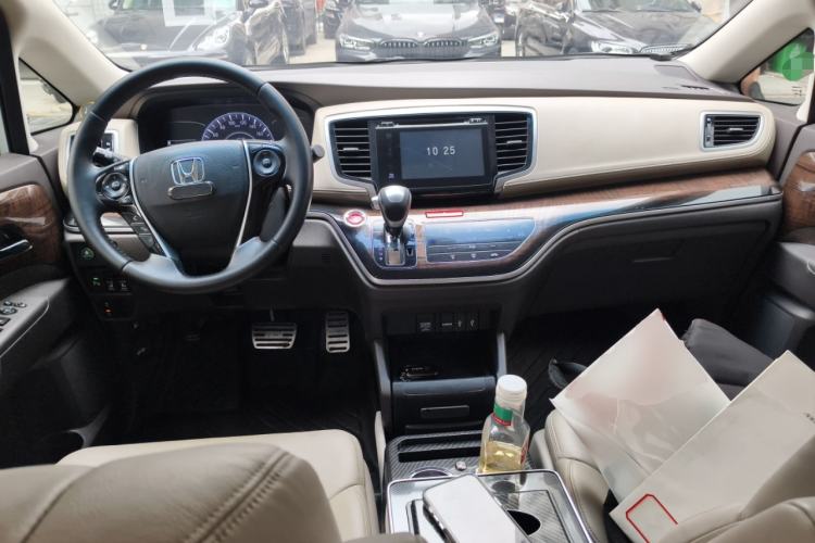 Used Honda Odyssey 2015 Updated Version 2.4L Smart Edition Center Console