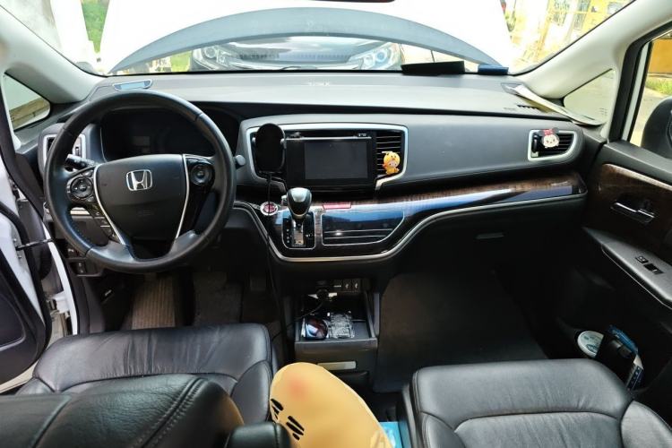 Used Honda Odyssey 2015 Updated Version 2.4L Smart Edition Center Console