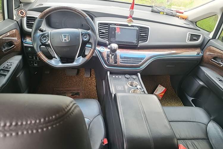 Used Honda Odyssey 2015 Updated Version 2.4L Smart Edition Center Console