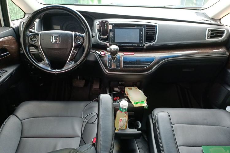 Used Honda Odyssey 2015 Revised Version 2.4L Supreme Edition Center Console