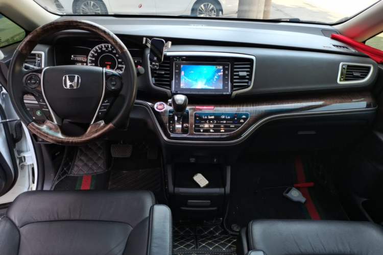 Used Honda Odyssey 2015 Revised Version 2.4L Supreme Edition Center Console