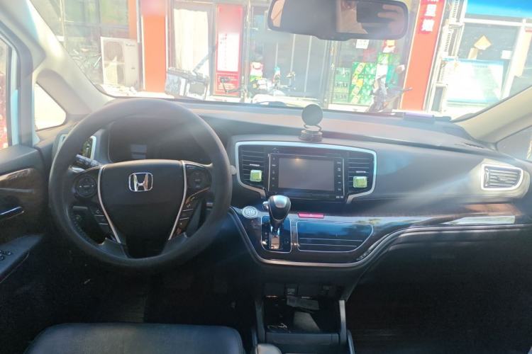 Used Honda Odyssey 2015 Revised Version 2.4L Supreme Edition Center Console