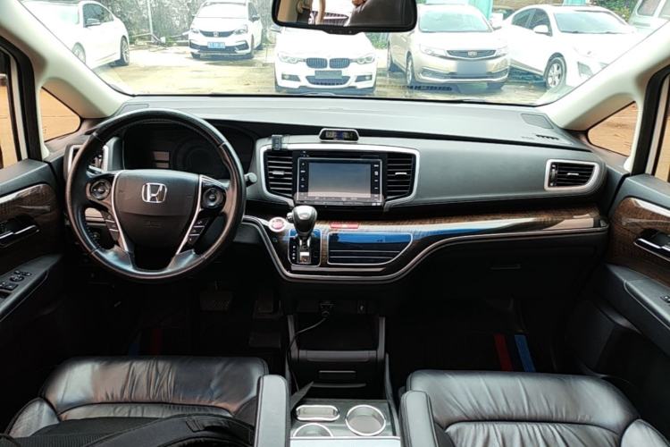 Used Honda Odyssey 2015 2.4L Supreme Edition Center Console