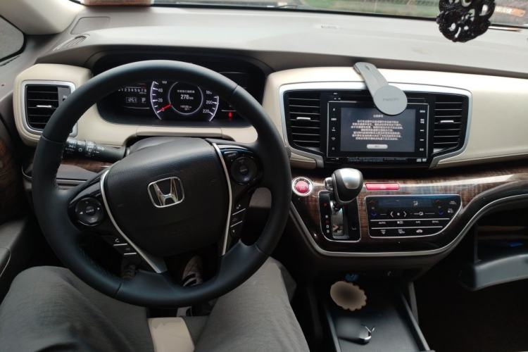 Used Honda Odyssey 2015 2.4L Supreme Edition Center Console