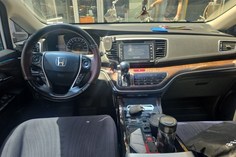 Used Honda Odyssey 2015 Revised Version 2.4L Supreme Edition Center Console