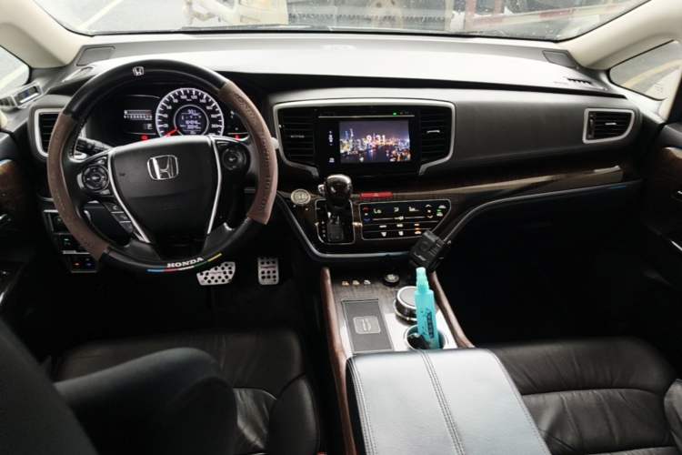 Used Honda Odyssey 2015 Revised 2.4L Luxury Edition Center Console