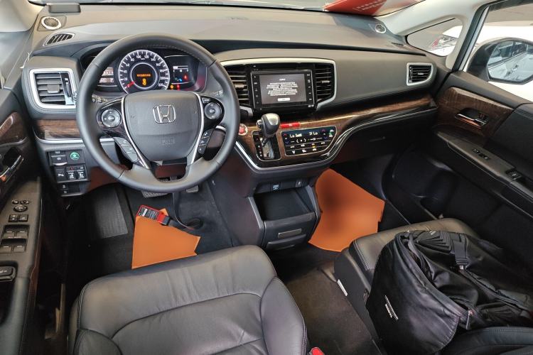 Used Honda Odyssey 2015 Revised Version 2.4L Supreme Edition Center Console