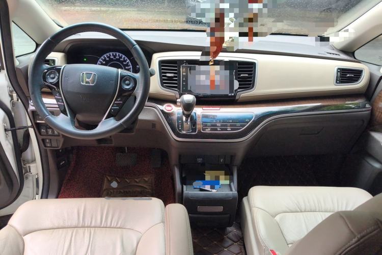 Used Honda Odyssey 2015 Revised Version 2.4L Supreme Edition Center Console