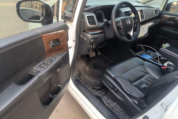 Used Honda Odyssey 2015 Updated Version 2.4L Smart Edition Driver Seat