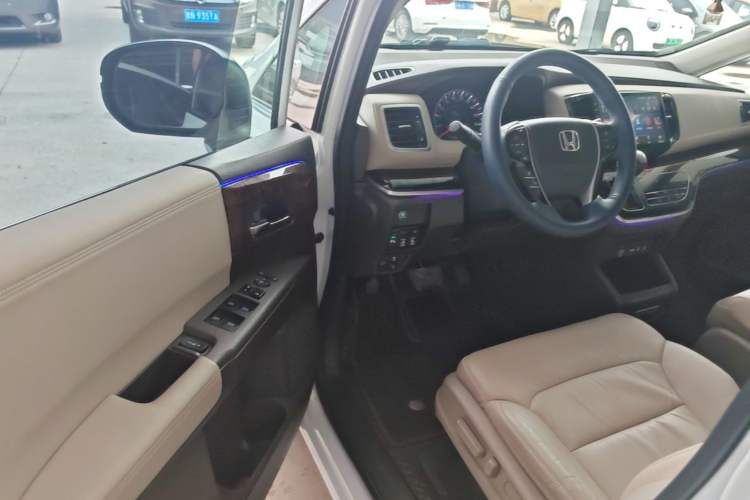 Used Honda Odyssey 2015 Revised 2.4L Luxury Edition Driver Seat
