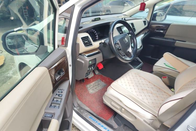 Used Honda Odyssey 2015 Revised 2.4L Luxury Edition Driver Seat