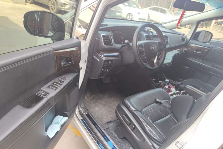 Used Honda Odyssey 2015 Revised Version 2.4L Supreme Edition Driver Seat