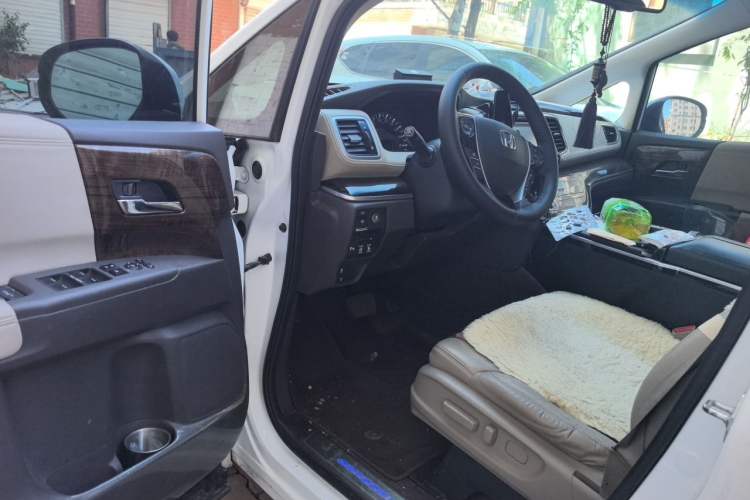 Used Honda Odyssey 2015 Revised Version 2.4L Supreme Edition Driver Seat