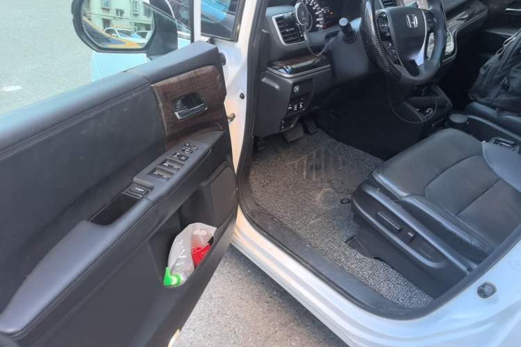 Used Honda Odyssey 2015 Updated Version 2.4L Smart Edition Driver Seat