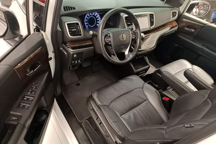 Used Honda Odyssey 2015 Updated Version 2.4L Smart Edition Driver Seat