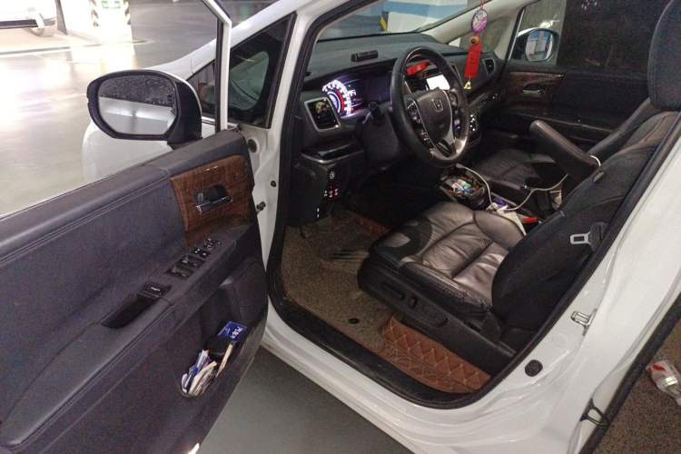 Used Honda Odyssey 2015 Updated Version 2.4L Smart Edition Driver Seat