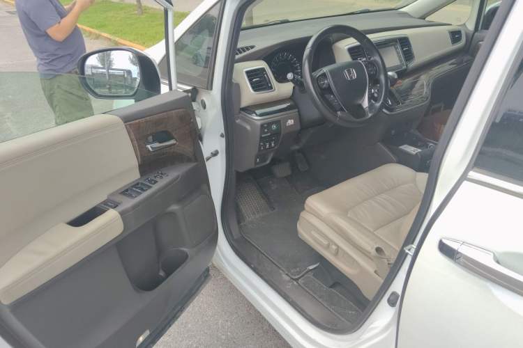 Used Honda Odyssey 2015 2.4L Supreme Edition Driver Seat