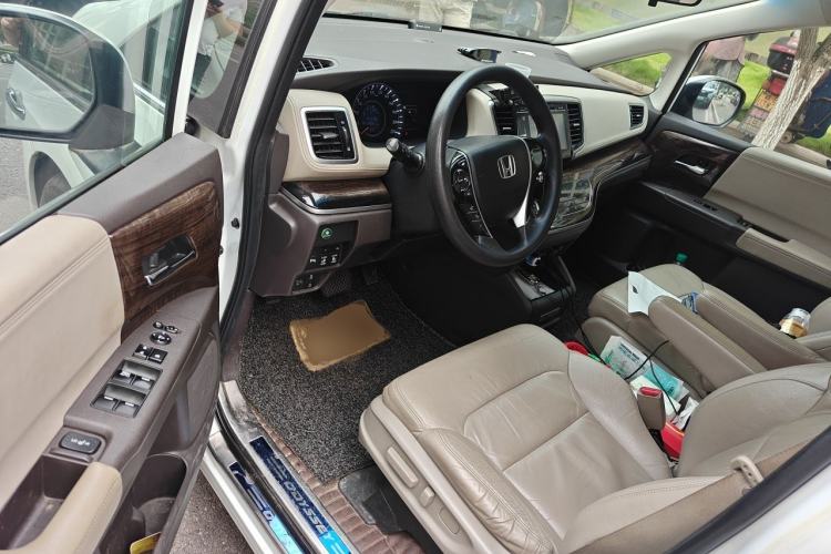 Used Honda Odyssey 2015 Revised 2.4L Luxury Edition Driver Seat